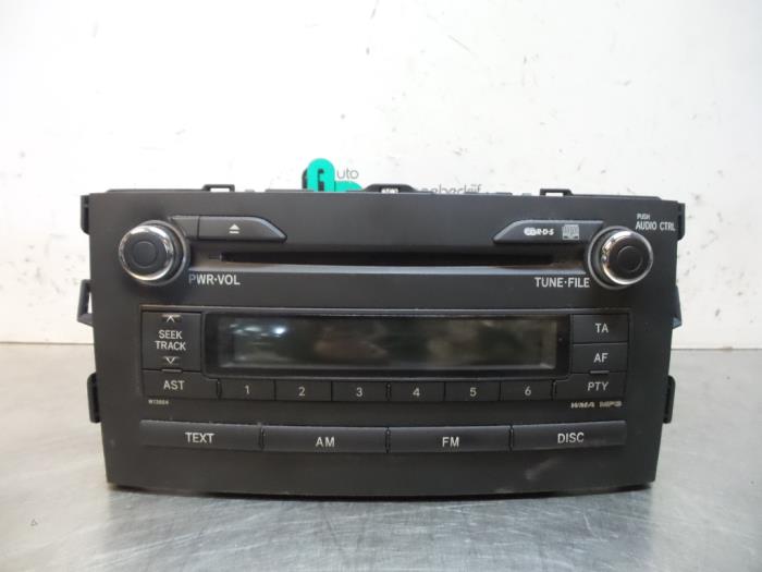 Radio van een Toyota Auris (E15) 1.6 Dual VVT-i 16V 2007