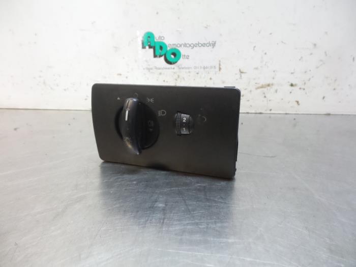 Usagé Commodo phare Ford Mondeo III Wagon 2.0 TDdi 90 16V Prix € 20,00 Règlement à la marge proposé par Autodemontagebedrijf Otte
