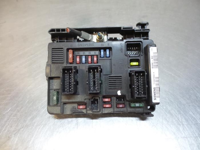 Fuse box Peugeot Partner 1.9D 964349898000 SIEMENS