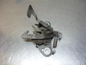 Used Bonnet lock mechanism Peugeot Partner 1.9D Price € 15,00 Margin scheme offered by Autodemontagebedrijf Otte