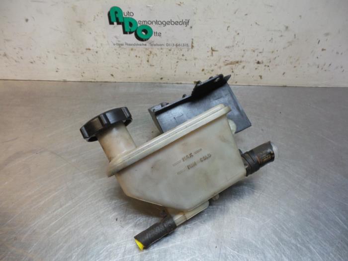 Power steering fluid reservoir from a Ford Transit Connect 1.8 TDCi 75 2007