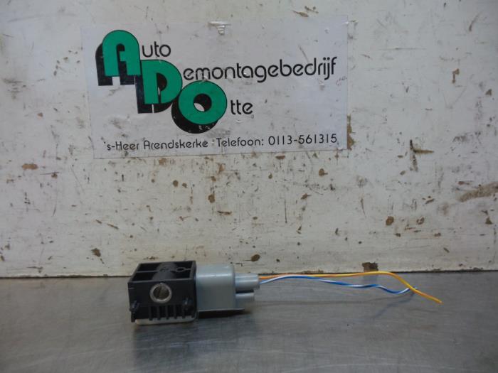 Begagnade Airbagsensor Ford Mondeo IV Wagon 1.8 TDCi 125 16V Pris € 15,00 Marginaltabell erbjuds av Autodemontagebedrijf Otte