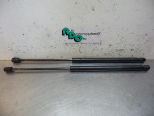 Used Set of tailgate gas struts Ford Mondeo IV Wagon 1.8 TDCi 125 16V Price € 25,00 Margin scheme offered by Autodemontagebedrijf Otte