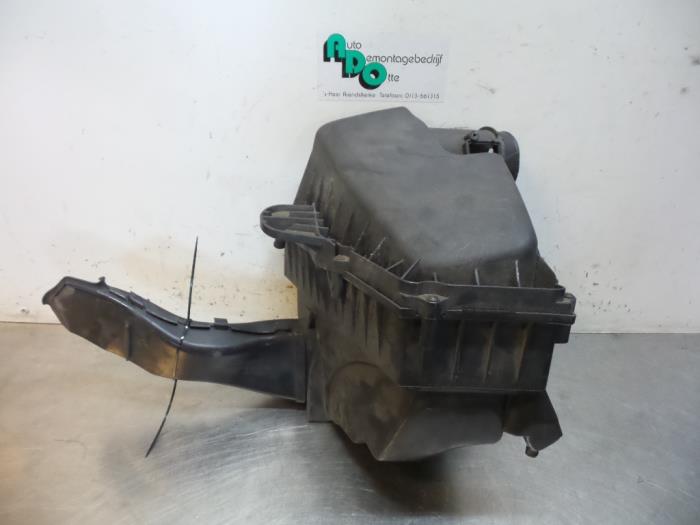 Begagnade Luftfilterhus Ford Mondeo IV Wagon 1.8 TDCi 125 16V Pris € 25,00 Marginaltabell erbjuds av Autodemontagebedrijf Otte