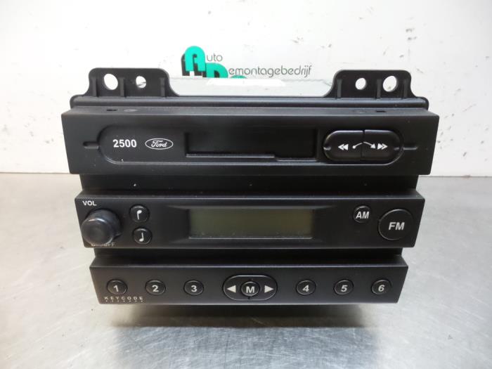 Radio/cassette player from a Ford Fiesta 5 (JD/JH) 1.25 16V 2003