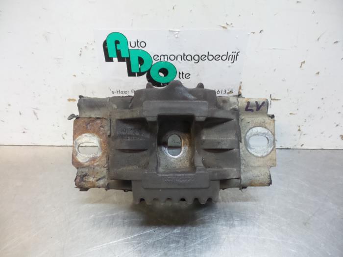 Usagé Support moteur Ford Fiesta 5 (JD/JH) 1.25 16V Prix € 10,00 Règlement à la marge proposé par Autodemontagebedrijf Otte