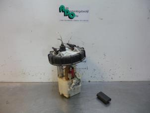 Used Electric fuel pump Ford Fiesta 5 (JD/JH) 1.25 16V Price € 20,00 Margin scheme offered by Autodemontagebedrijf Otte