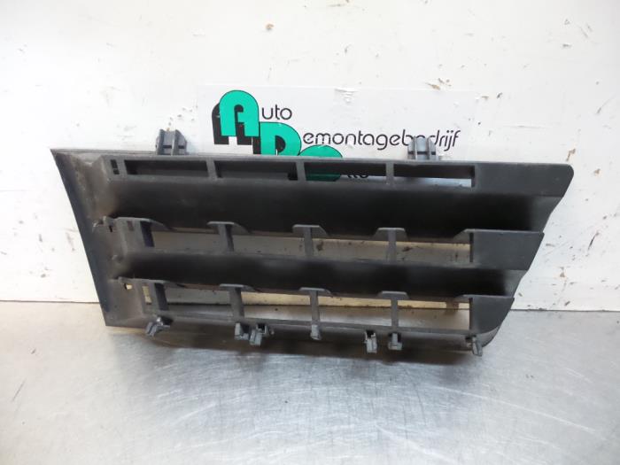 Grille Renault Megane II 1.6 16V Autom. - 8200114156
