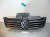 Grille from a Volkswagen Polo IV (9N1/2/3), 2001 / 2012 1.4 16V, Hatchback, Petrol, 1.390cc, 55kW (75pk), FWD, BBY, 2001-09 / 2007-05, 9N1; 2 2002