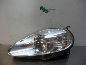 Used Headlight, left Fiat Grande Punto (199) 1.2 Price € 100,00 Margin scheme offered by Autodemontagebedrijf Otte