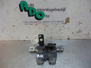 Used Tailgate lock stop BMW 3 serie Touring (E36/3) 318i Price € 20,00 Margin scheme offered by Autodemontagebedrijf Otte
