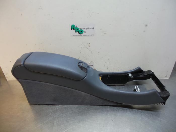 Begagnade Armstöd Mercedes CLK (C209) 3.2 320 V6 18V Pris € 125,00 Marginaltabell erbjuds av Autodemontagebedrijf Otte