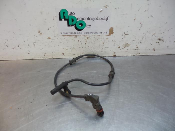 Begagnade ABS-sensor Mercedes CLK (C209) 3.2 320 V6 18V Pris € 15,00 Marginaltabell erbjuds av Autodemontagebedrijf Otte