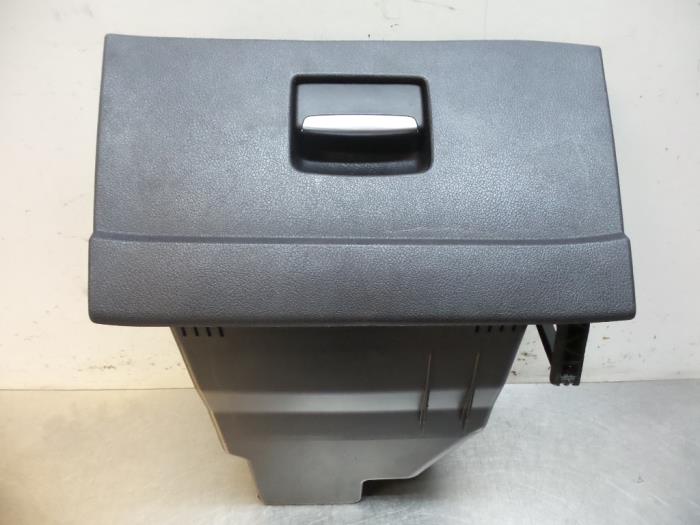 Gebrauchte Handschuhfach Ford Mondeo IV Wagon 2.0 16V Preis € 40,00 Margenregelung angeboten von Autodemontagebedrijf Otte