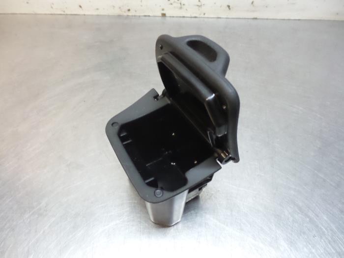 Begagnade Askkopp, fram Toyota Carina E (T19) 1.6 GLi 16V Pris € 15,00 Marginaltabell erbjuds av Autodemontagebedrijf Otte