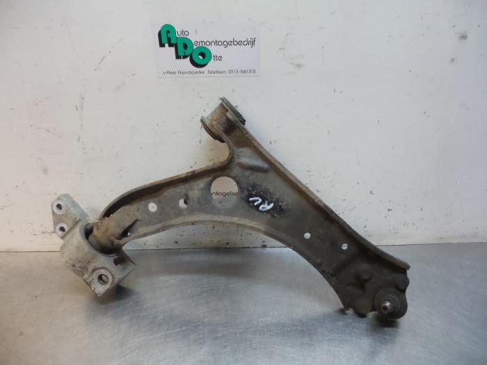 Front wishbone, right from a Seat Altea XL (5P5) 1.4 TSI 16V 2008