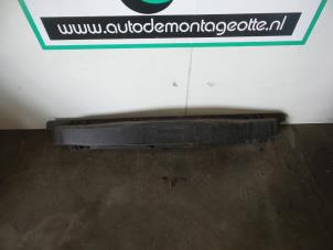 Used Front bumper frame Hyundai Coupe 2.0i 16V Price € 30,00 Margin scheme offered by Autodemontagebedrijf Otte