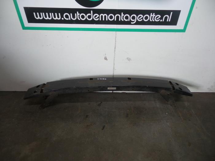 Front bumper frame from a Toyota Corolla Verso (E12) 2.0 D-4D 16V 90 2002