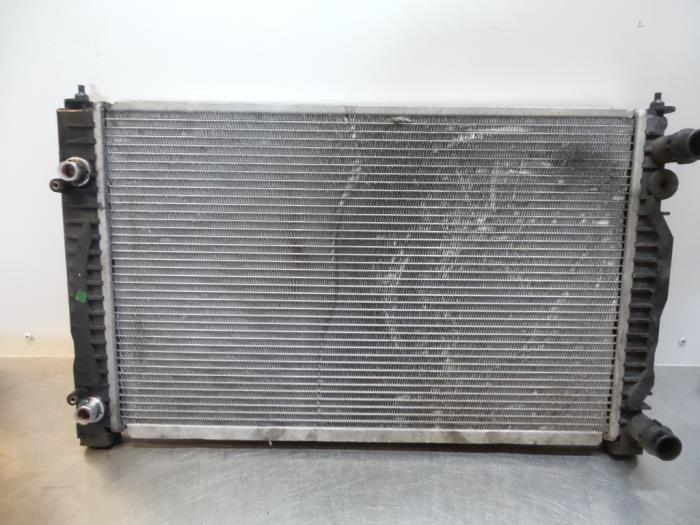 Usagé Radiateur Volkswagen Passat Variant (3B6) 1.9 TDI 130 Prix € 40,00 Règlement à la marge proposé par Autodemontagebedrijf Otte