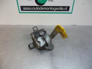 Used Bonnet lock mechanism Alfa Romeo MiTo (955) 1.3 JTDm 16V Eco Price € 25,00 Margin scheme offered by Autodemontagebedrijf Otte
