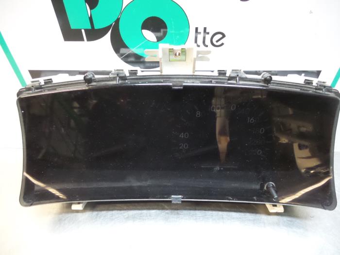 Instrument panel from a Toyota Corolla Verso (E12) 2.0 D-4D 16V 90 2002
