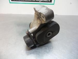 Used Gearbox mount Hyundai Coupe 2.0i 16V Price € 35,00 Margin scheme offered by Autodemontagebedrijf Otte