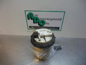 Used Electric fuel pump Peugeot 307 (3A/C/D) 2.0 16V Price € 25,00 Margin scheme offered by Autodemontagebedrijf Otte