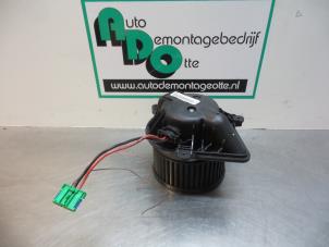 Używane Silnik wentylatora nagrzewnicy Peugeot 406 Coupé (8C) 2.2 16V Cena € 25,00 Procedura marży oferowane przez Autodemontagebedrijf Otte