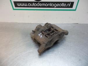 Used Rear brake calliper, left Peugeot 406 Coupé (8C) 2.2 16V Price € 30,00 Margin scheme offered by Autodemontagebedrijf Otte