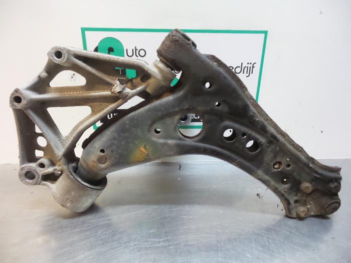 Front wishbone, left from a Volkswagen Polo IV (9N1/2/3) 1.4 TDI 70 2007