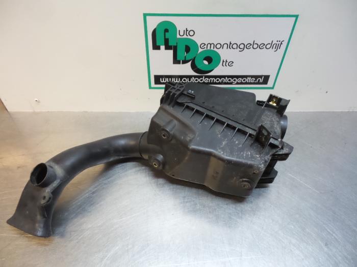 Gebrauchte Luftfiltergehäuse Toyota Avensis Wagon (T25/B1E) 1.8 16V VVT-i Preis € 60,00 Margenregelung angeboten von Autodemontagebedrijf Otte