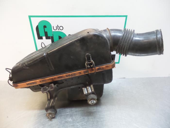 Gebrauchte Luftfiltergehäuse BMW 5 serie (E28) 518i Preis € 50,00 Margenregelung angeboten von Autodemontagebedrijf Otte