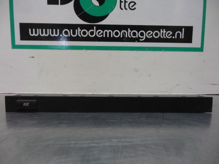 Gebrauchte Schalter BMW 5 serie Touring (E39) 530d 24V Preis € 10,00 Margenregelung angeboten von Autodemontagebedrijf Otte