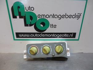 Usados Panel de control de calefacción Renault Twingo (C06) 1.2 Precio € 15,00 Norma de margen ofrecido por Autodemontagebedrijf Otte