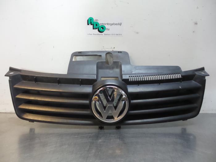 Używane Grill Volkswagen Polo IV (9N1/2/3) 1.2 12V Cena € 20,00 Procedura marży oferowane przez Autodemontagebedrijf Otte