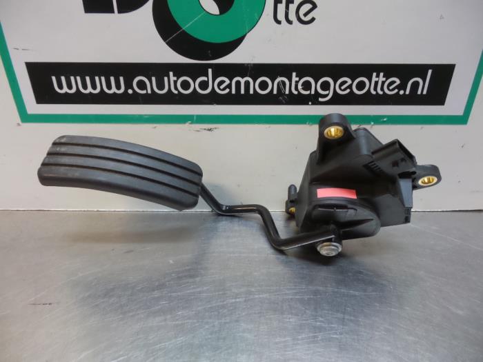 Begagnade Gaspedalsensor Renault Clio III (BR/CR) 1.2 16V 75 Pris € 25,00 Marginaltabell erbjuds av Autodemontagebedrijf Otte