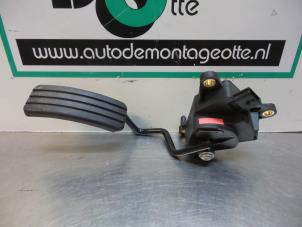 Używane Czujnik polozenia pedalu gazu Renault Clio III (BR/CR) 1.2 16V 75 Cena € 25,00 Procedura marży oferowane przez Autodemontagebedrijf Otte