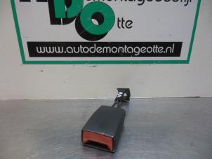 Used Rear seatbelt buckle, right Opel Astra H (L48) 1.6 16V Twinport Price € 10,00 Margin scheme offered by Autodemontagebedrijf Otte