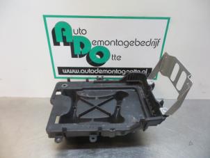 Usados Caja de batería Volkswagen UP Precio € 20,00 Norma de margen ofrecido por Autodemontagebedrijf Otte
