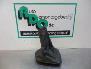 Used Gear stick cover Peugeot 307 SW (3H) 2.0 16V Price € 15,00 Margin scheme offered by Autodemontagebedrijf Otte