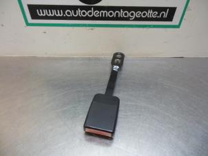 Used Front seatbelt buckle, right Peugeot 307 SW (3H) 2.0 16V Price € 10,00 Margin scheme offered by Autodemontagebedrijf Otte