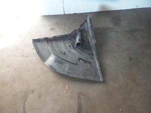 Used Front bumper, right-side component BMW 7 serie (E65/E66/E67) 740d V8 32V Price € 30,00 Margin scheme offered by Autodemontagebedrijf Otte