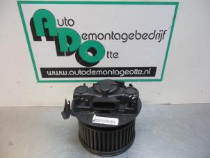 Used Heating and ventilation fan motor Renault Clio III (BR/CR) 1.6 16V Price € 25,00 Margin scheme offered by Autodemontagebedrijf Otte