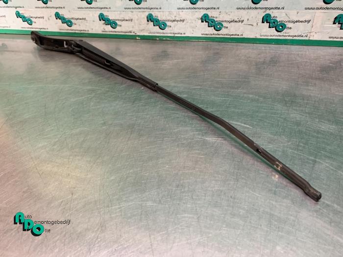 Front wiper arm from a Renault Clio III (BR/CR) 1.6 16V 2005
