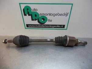 Used Front drive shaft, left Renault Clio III (BR/CR) 1.6 16V Price € 25,00 Margin scheme offered by Autodemontagebedrijf Otte