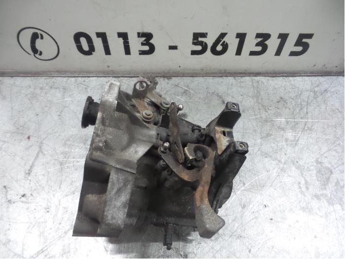 Gearbox from a Volkswagen Polo IV (9N1/2/3) 1.2 12V 2004