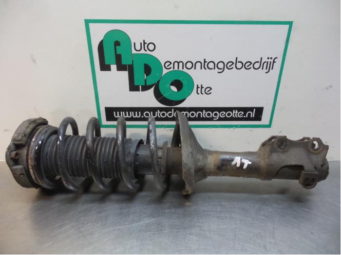 Front shock absorber rod, left from a Volkswagen Polo III (6N2) 1.4 16V 75 2001