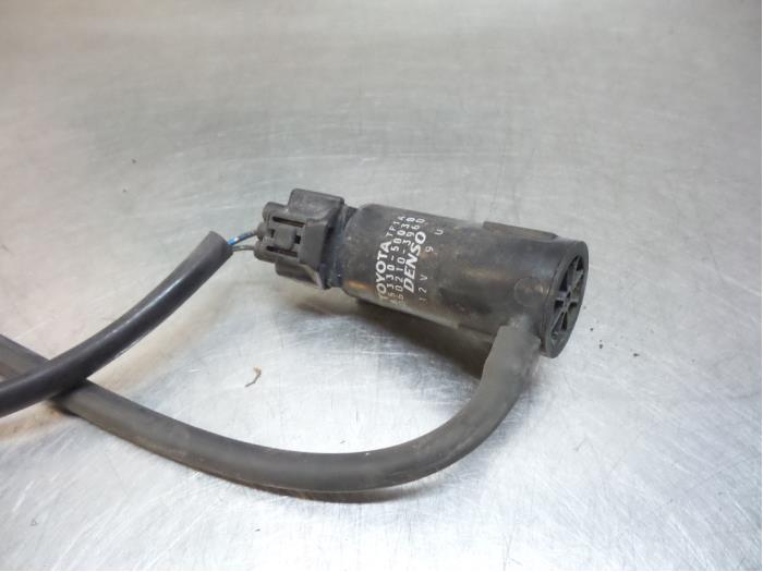 Windscreen washer pump Lexus IS 200 2.0 24V 8533050030 DENSO
