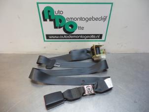 Used Rear seatbelt, centre Lexus IS (E2) 200 2.0 24V Price € 20,00 Margin scheme offered by Autodemontagebedrijf Otte