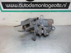 Used Bonnet lock mechanism Lexus IS (E2) 200 2.0 24V Price € 25,00 Margin scheme offered by Autodemontagebedrijf Otte